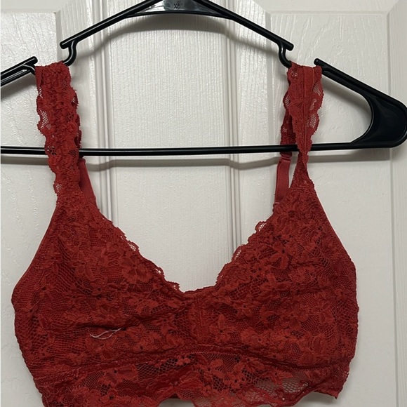 Women’s Sports Bra Bundle - Picture 2 of 8